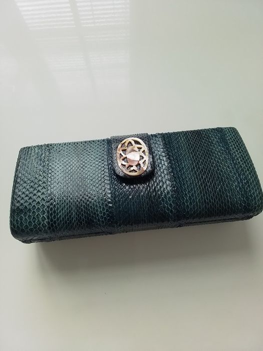 Carteira clutch com fecho em madrepérola