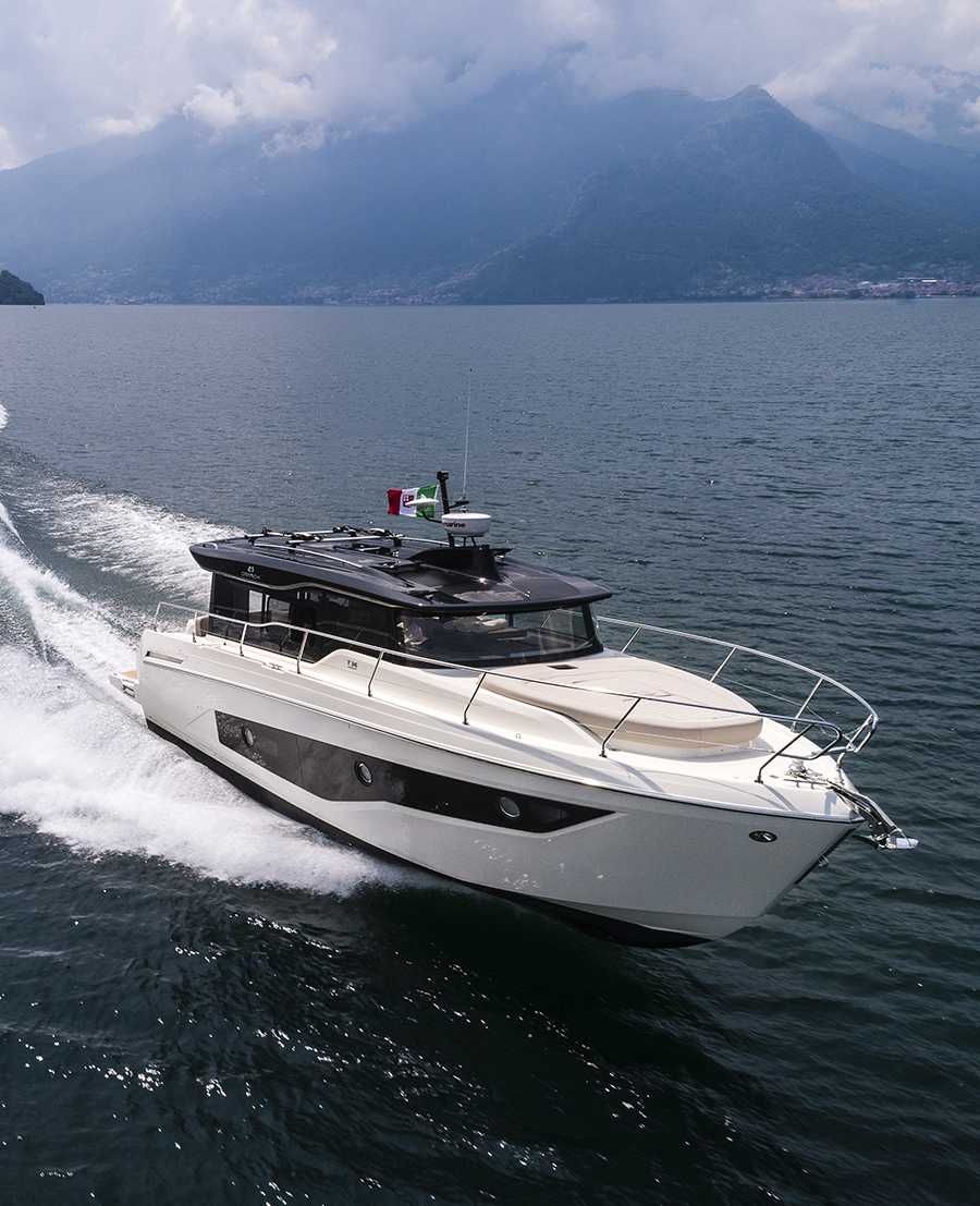Rejs czarter wynajem Jacht Cranchi T36 Crossover Sopot Gdańsk Gdynia