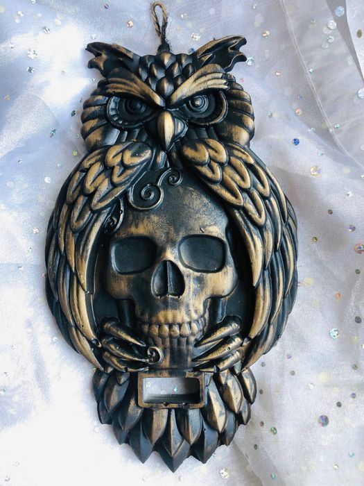Sowa z czaszką - gipsowy świecznik