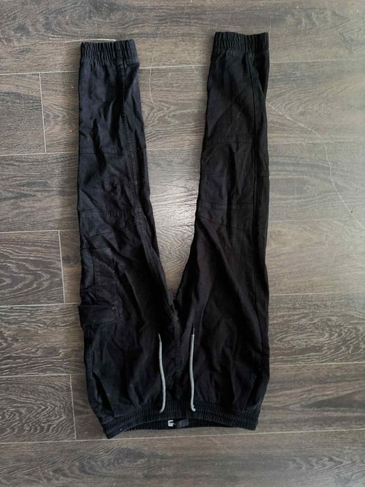 Czarne spodnie, joggery męskie cargo, z kieszeniami, wiązane, house