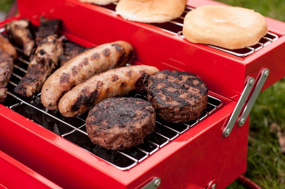 Grill węglowy. Kompaktowy grill BBQ Toolbox