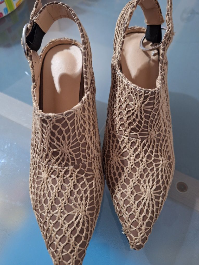 Mules bordadas novas