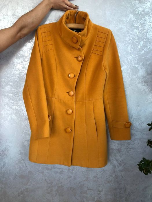 Продам  осінні пальта