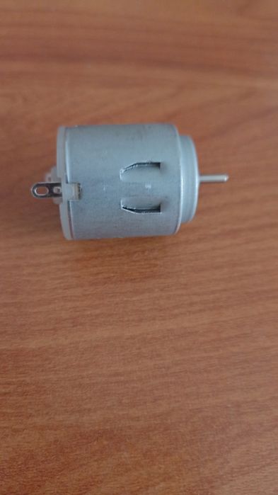 Двигун постійного струму R 140 3-6в.