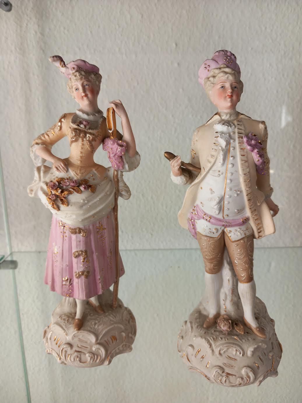 Porcelana antiga, par de figuras