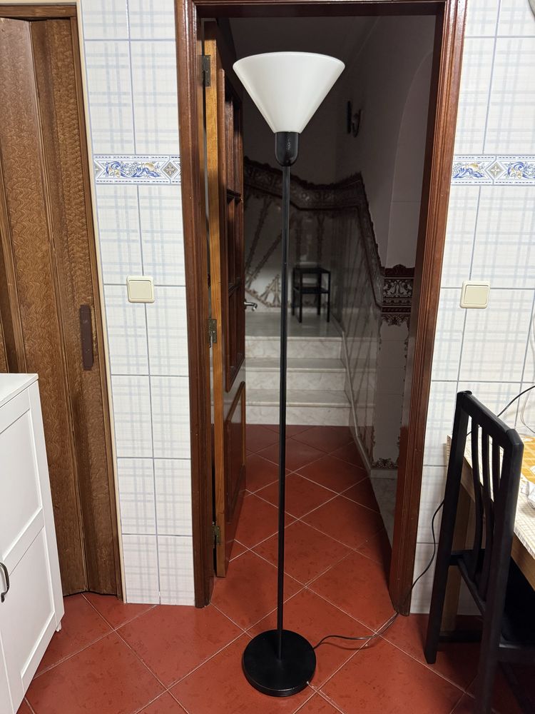 Candiero de preto e branco