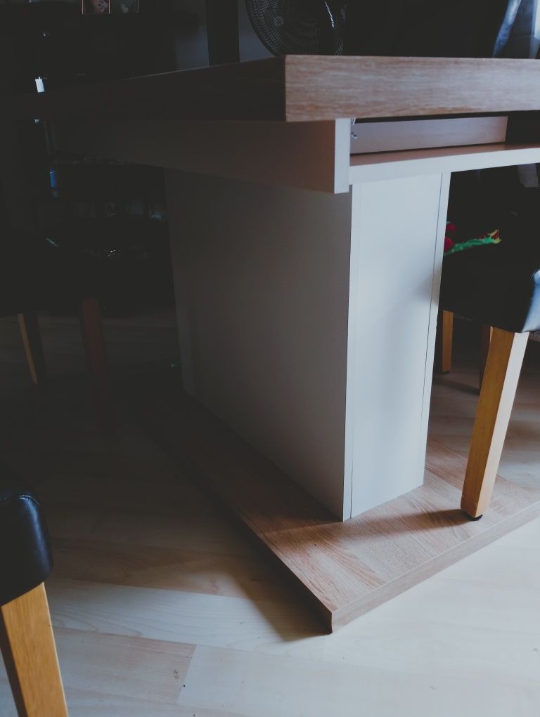 Duży stół do salonu