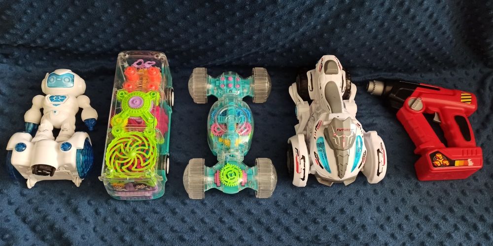 Музыкальные, светящиеся игрушки в отличном состоянии