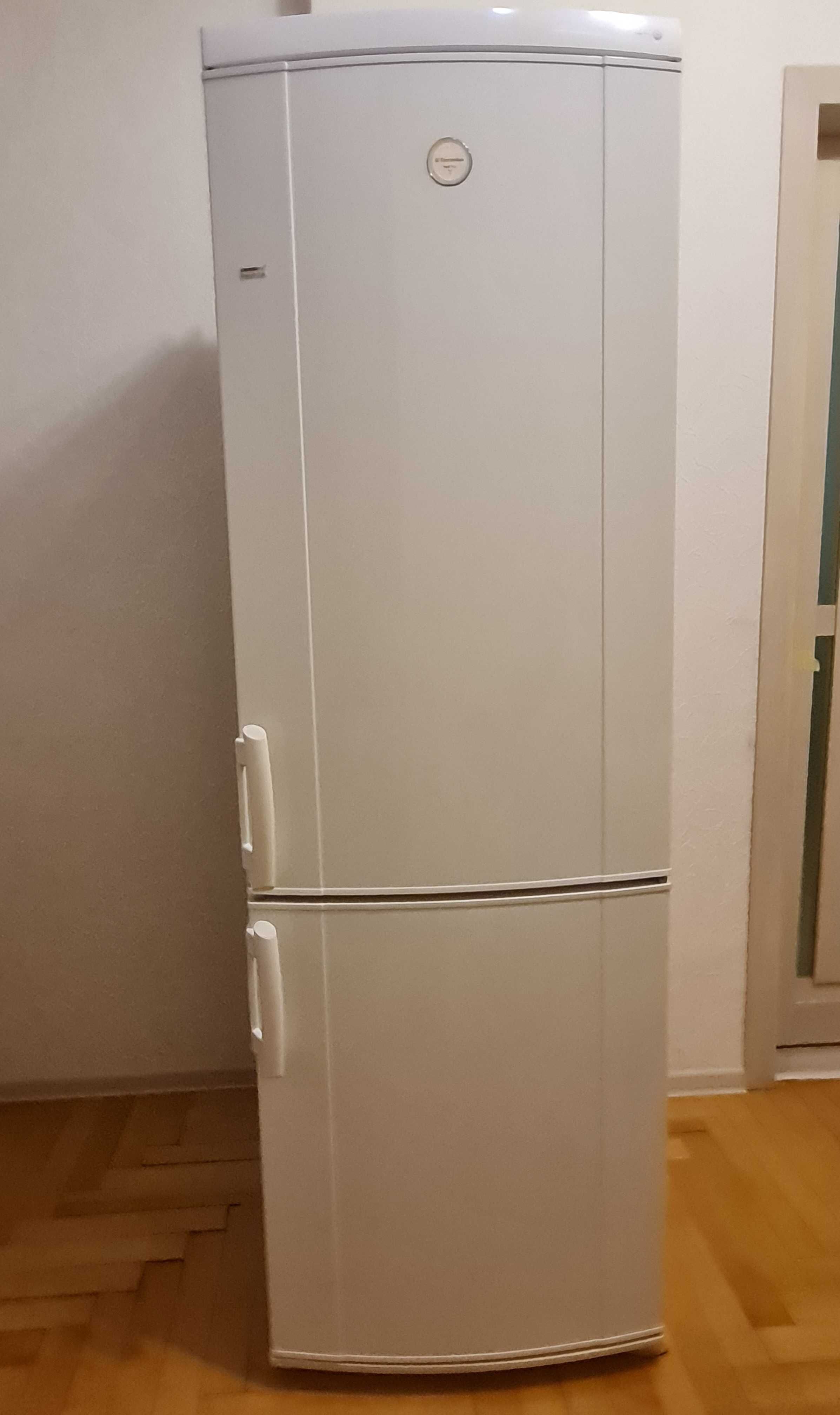 Холодильник  Electrolux ENB 3440