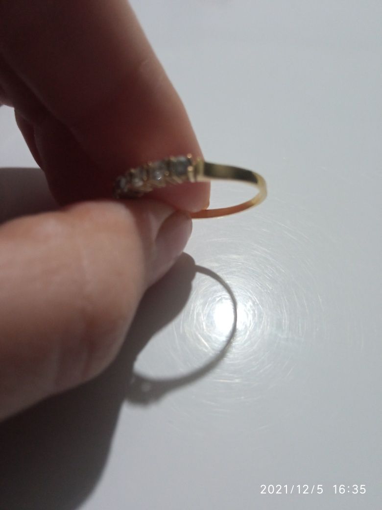 Piękny zaręczynowy pierścionek złoto 333
