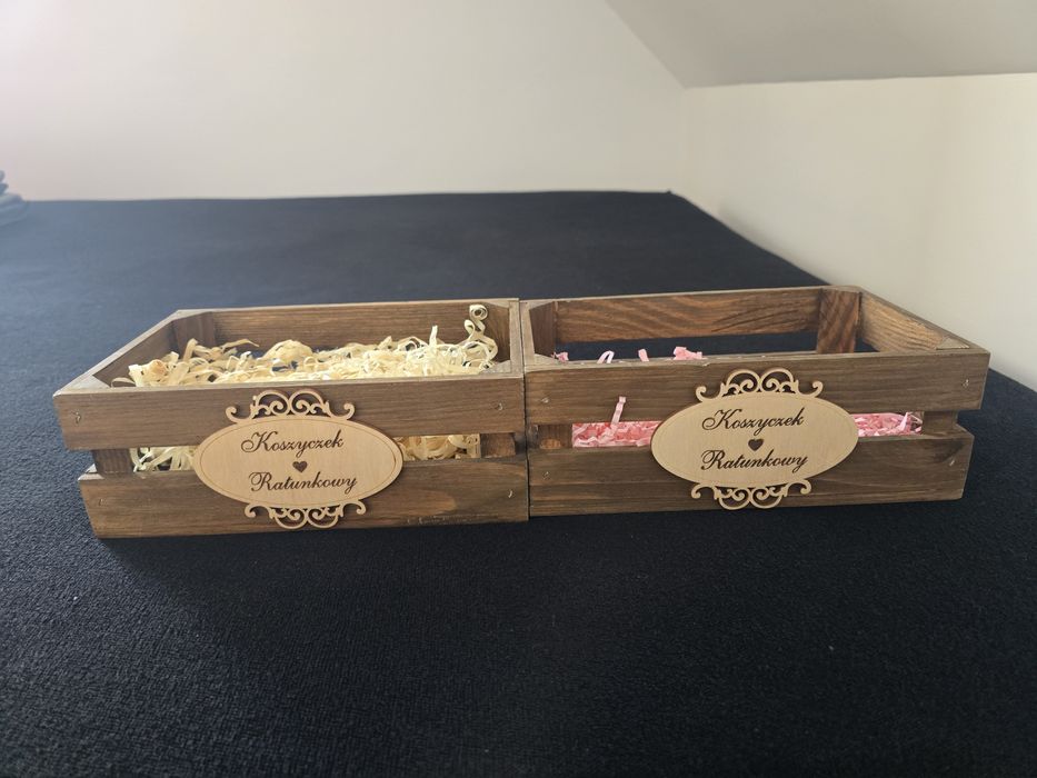 Pudełko na koperty, wieszaki, koszyczki ratunkowe i kieliszki 15ml