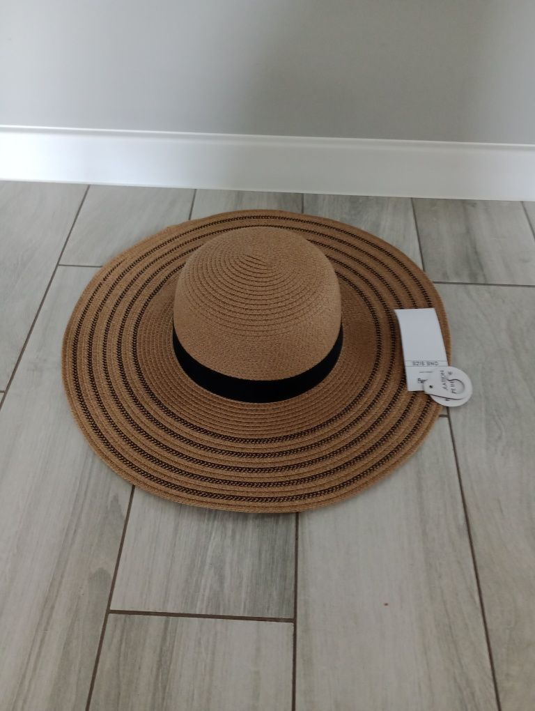 Nowy kapelusz plażowy z tasiemką