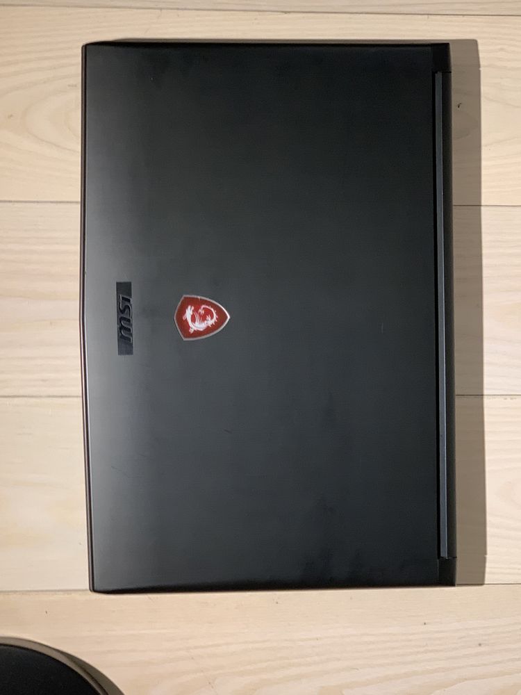 Laptop MSI 72 8RE + podkładka chłodząca
