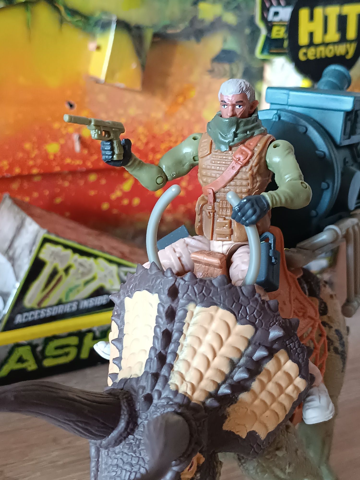 Lanard Primal Clash Raptor vs Triceratops two commandos