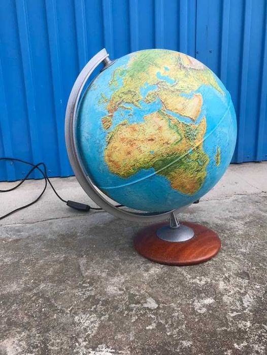 Globo do planeta com luz