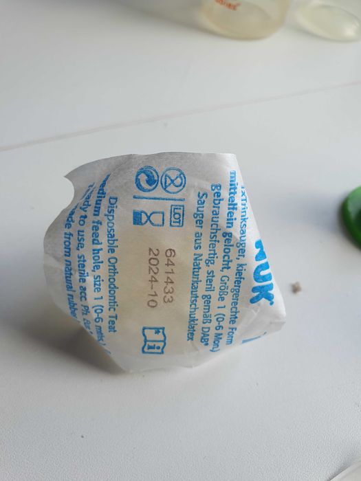 Smoczki do butelek i butelki - zestaw