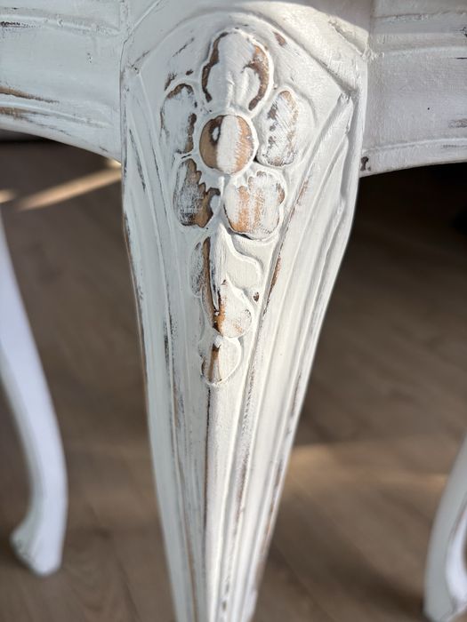 Stoliczek w stylu Ludwika