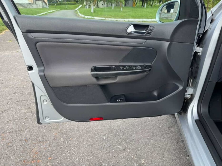 Продам Golf 5 1.6 mpi