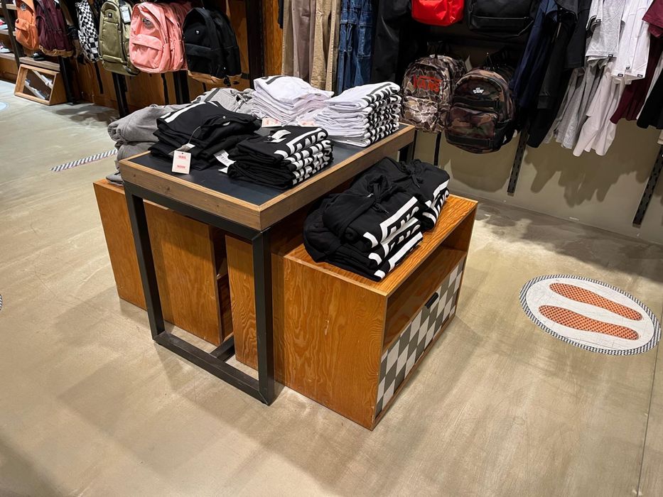 Meble sklepowe wyposażenie sklepu