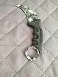 Karambit kolor czarny