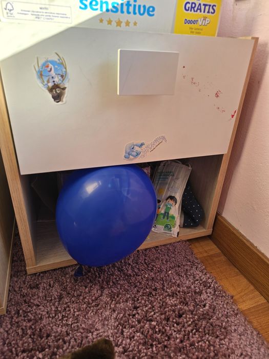 Comoda e mesa de cabiceira