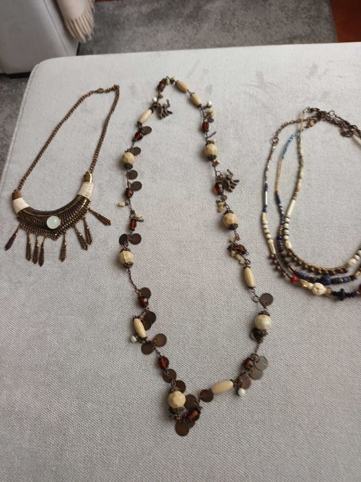 Vários colares + pulseira couro e prata