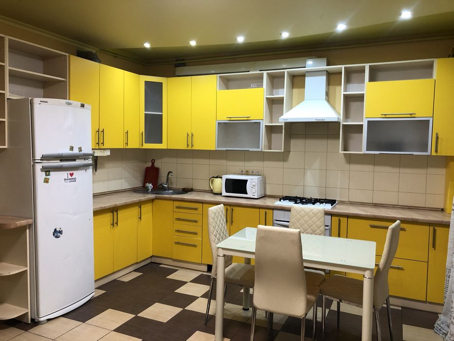 Длительно (год и более) 2х ком.квартира в р-не Монолита; газ.котел