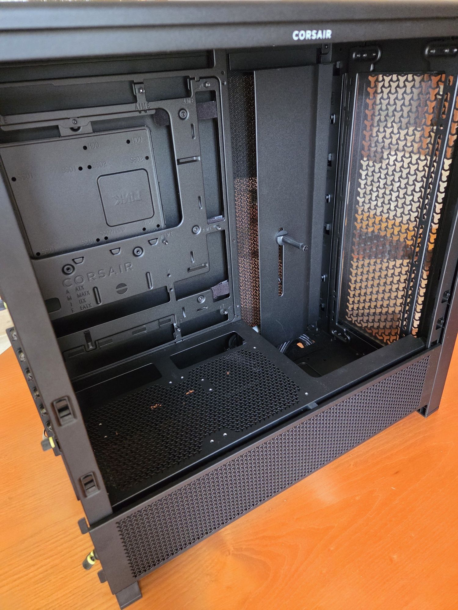 Caixa Extended-ATX Corsair Frame 4000D Vidro Temperado Preta