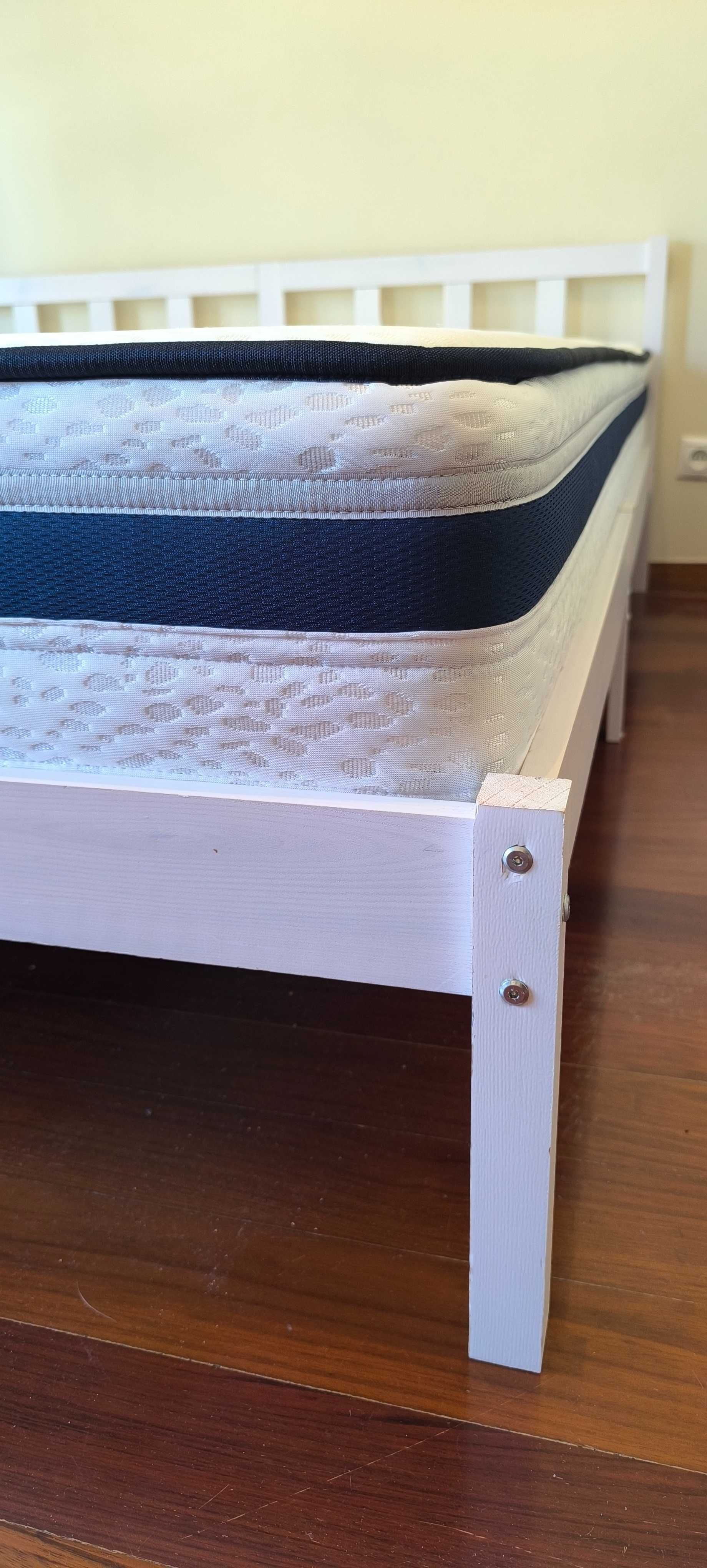 Cama de casal com colchão