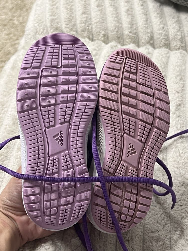 Кроссовки adidas для девочки