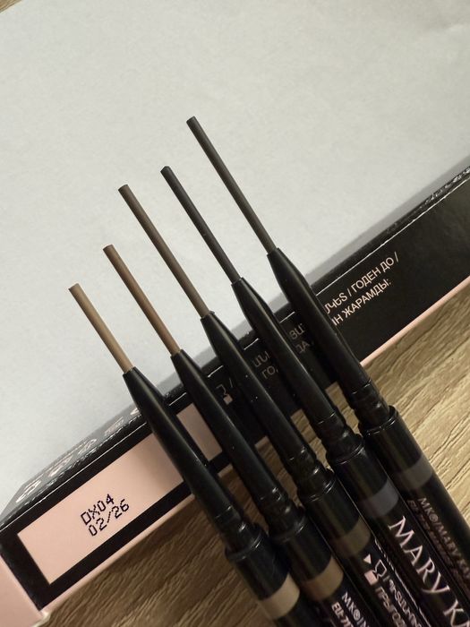 Precyzyjna Kredka do Brwi