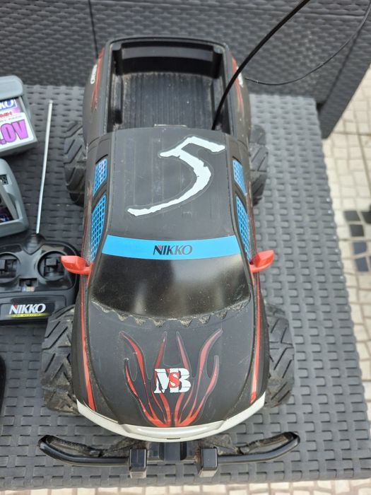 2 carros telecomandados Nikko de 6.0V.