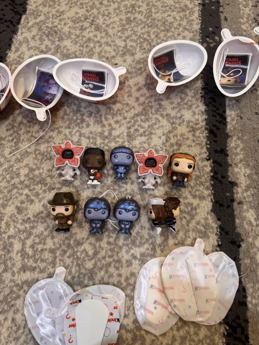 Фігуркт kinder joy stranger things дивні дива