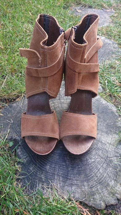 Brązowe włoskie skórzane sandały drewniaki klapki botki z cholewką