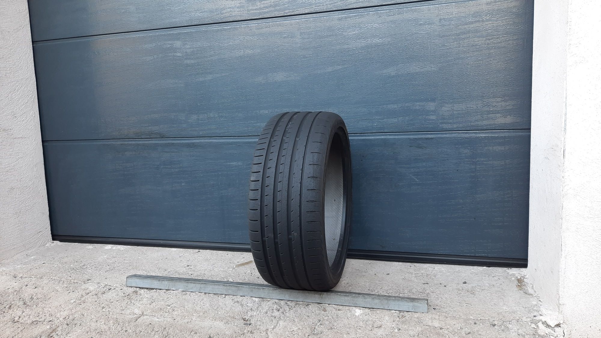 Yokohama 245/35 ZR20 Advan Sport V105