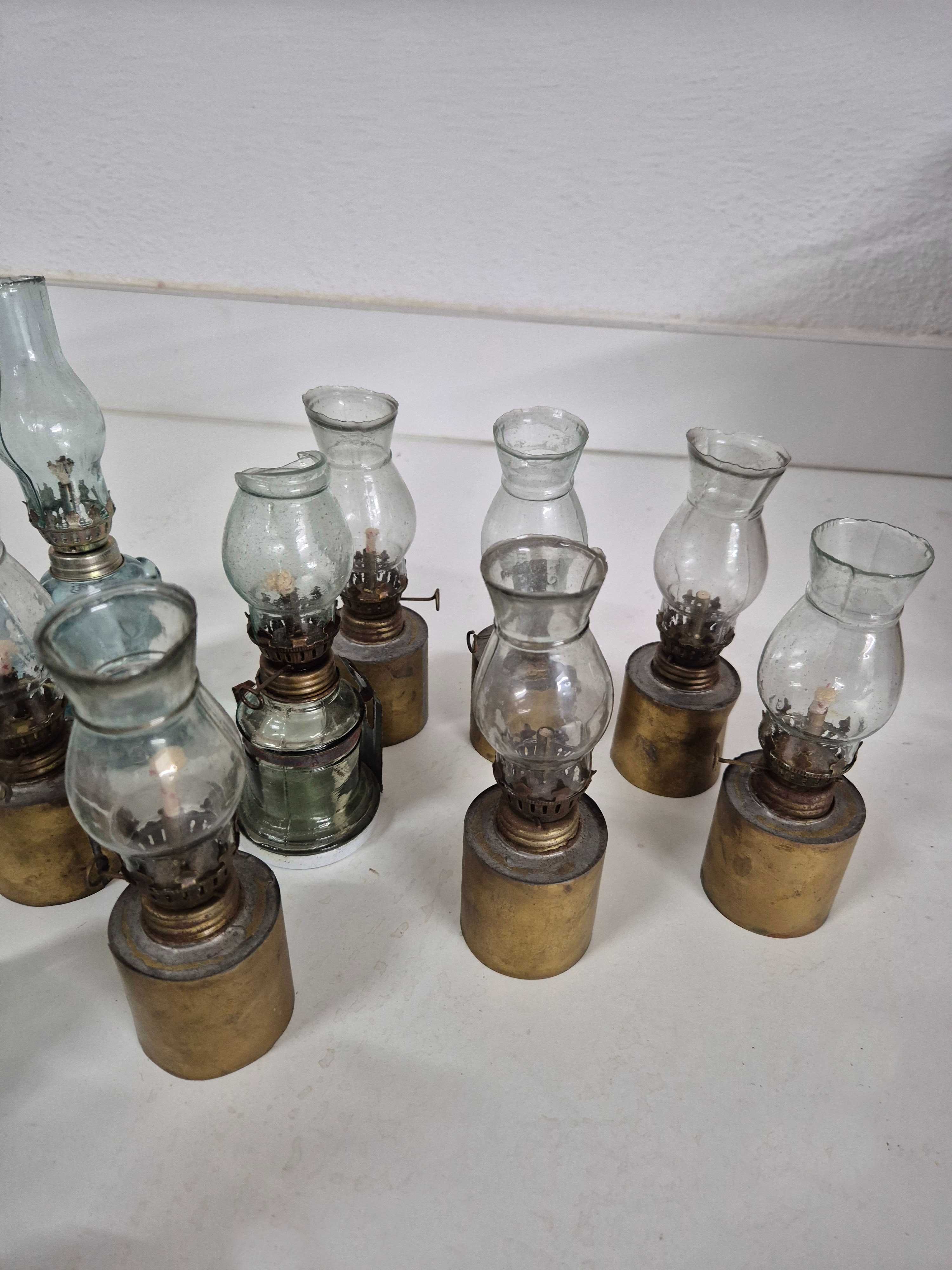 Conjunto de 21 lamparinas em miniatura antigas