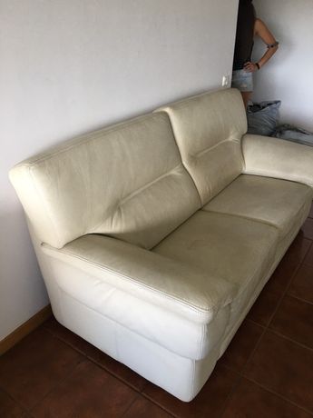Conjunto de sofás em pele branco