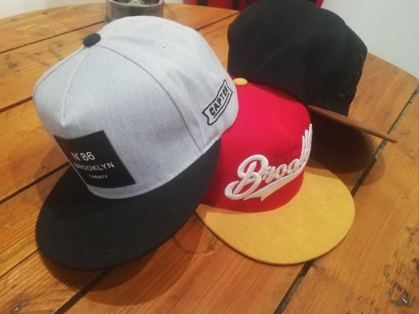 Zestaw 3 czapek z płaskim daszkiem Brooklyn