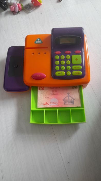 Zabawka kasa fiskalna + pieniążki zabawkowe