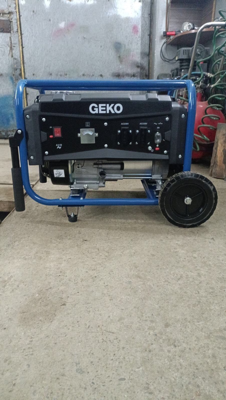 Бензиновий генератор GEKO BL 2600 ES/HBA