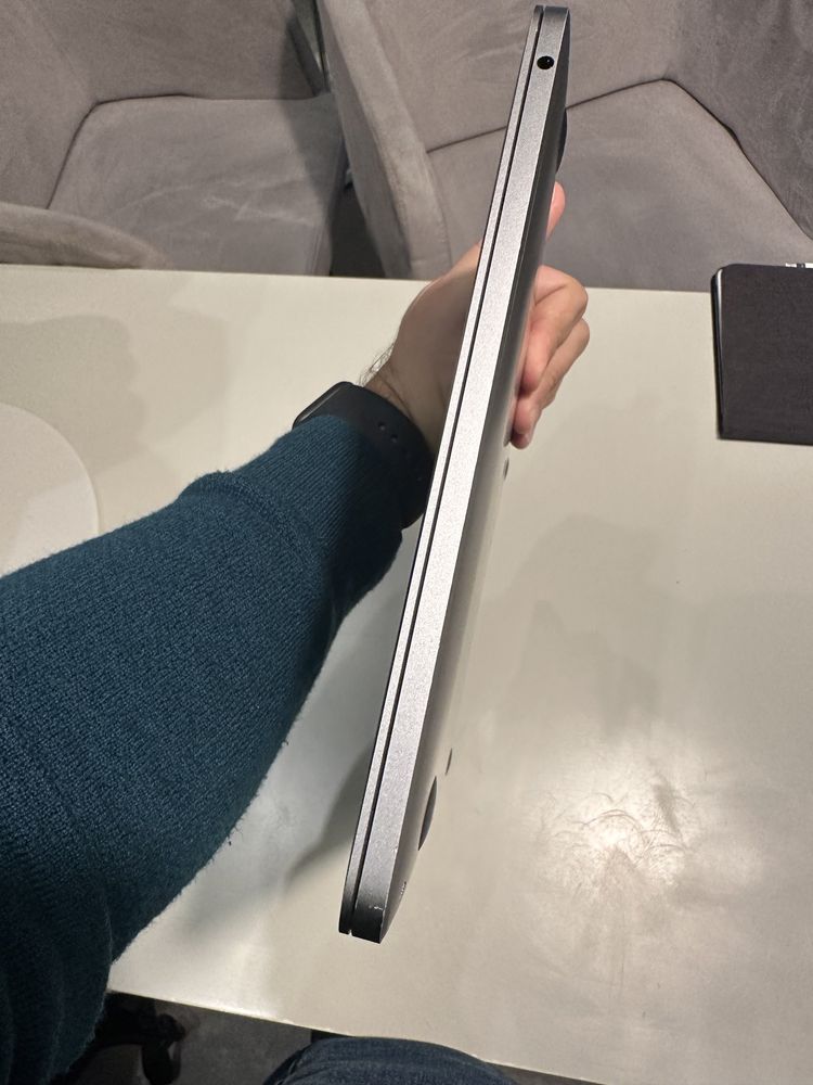 MacBook Pro Retina 13.3” 2018  A1708 Bom estado!