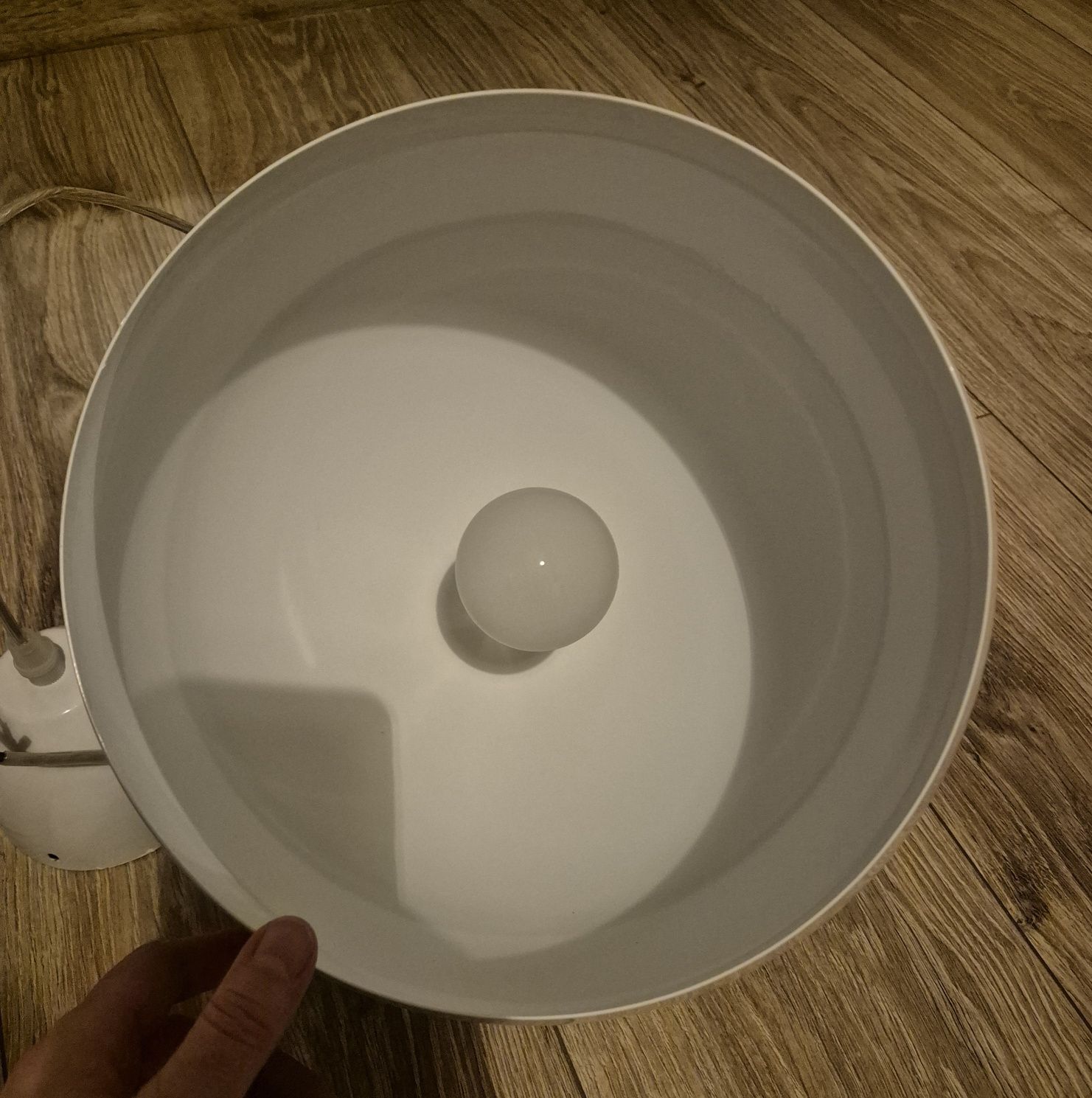 Lampa sufitowa okrągła, białą, metalowa