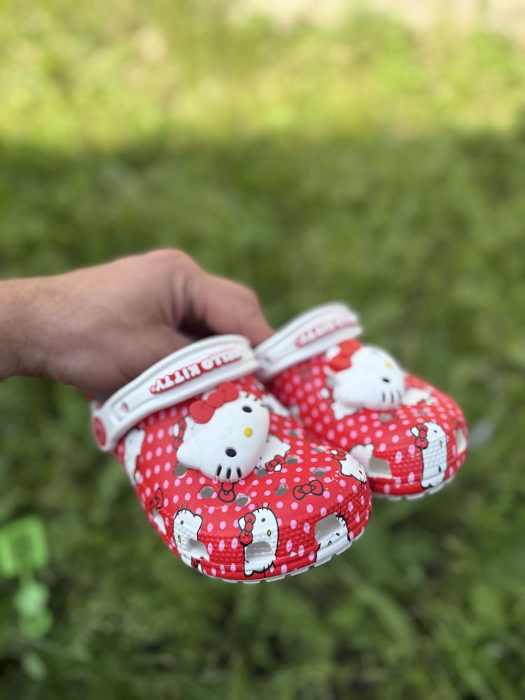 Дитячі крокси для дівчинки hello kitty crocs для девочки купить