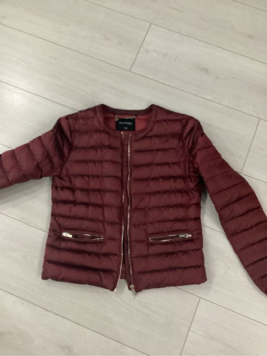 Курточка 38 розміру в модному кольорі Супер легка та тепла