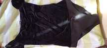 Body preto com brilho roxo