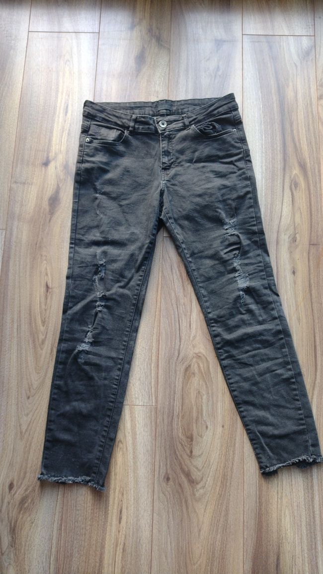Czarne jeansy Reserved