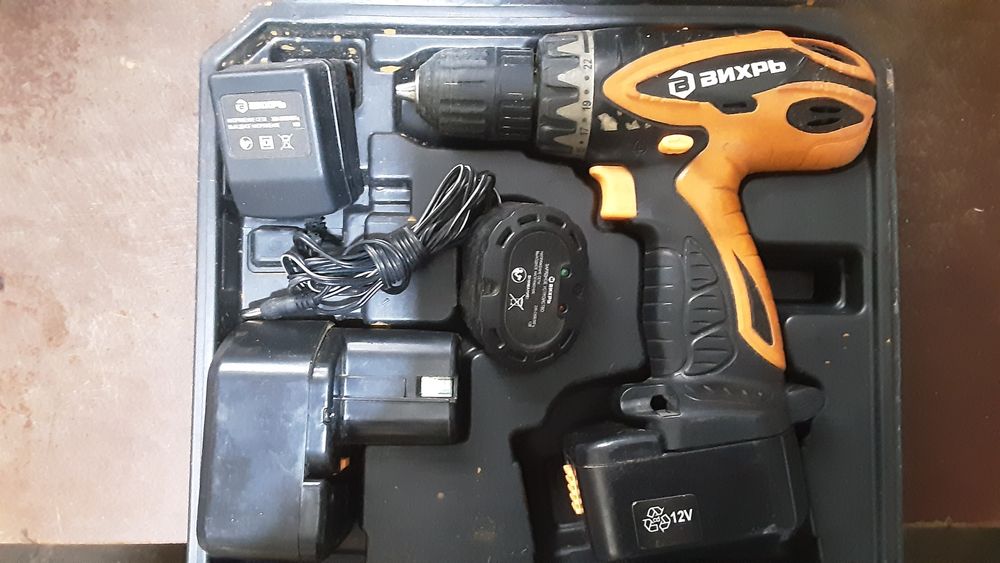 Шуруповёрт Вихрь 12в продам.