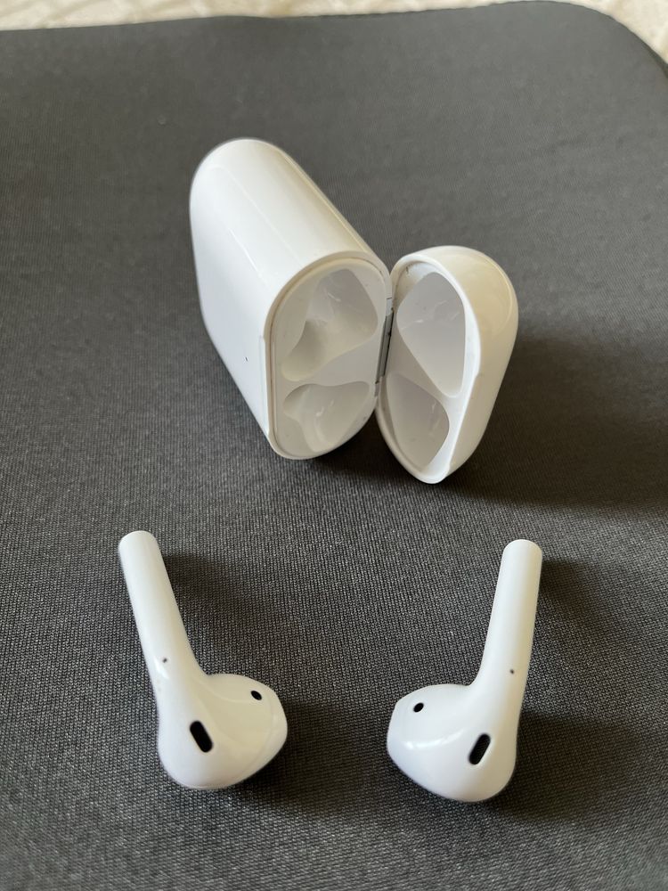 Навушники AirPods