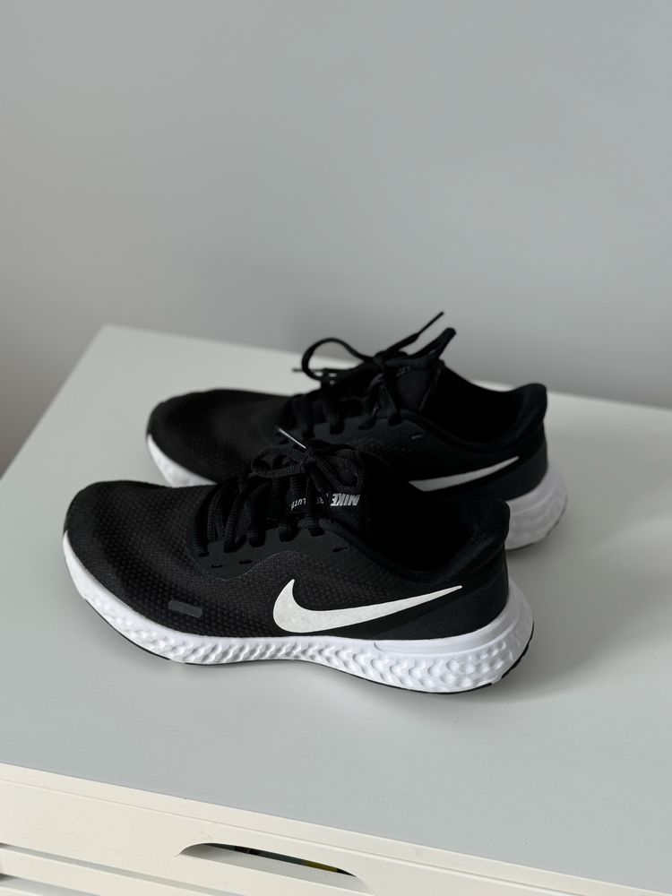 Nike revolution 5 кросівки
