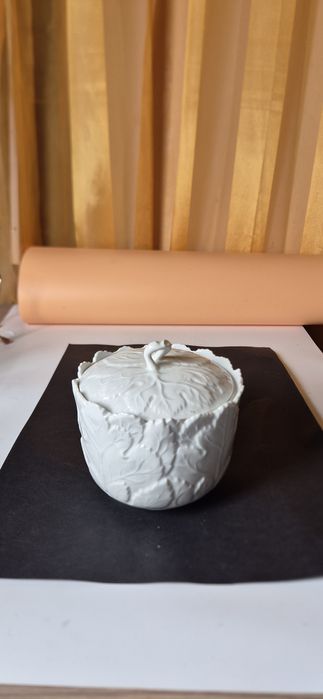 Piękna duża porcelanowa bombonierka Furstenberg T22